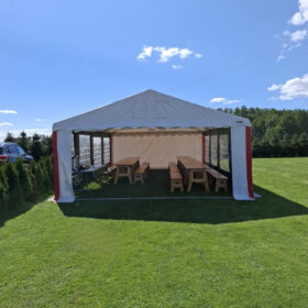 Stoły i ławki w komplecie